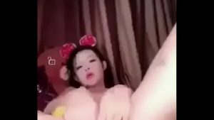Ngân 98 livestream show hàng ngọt nước