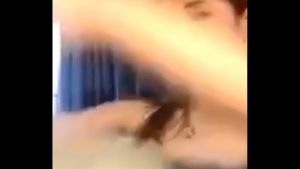 Học sinh đua đòi móc lồn thủ dâm, ai ngờ nứng quá thèm địt